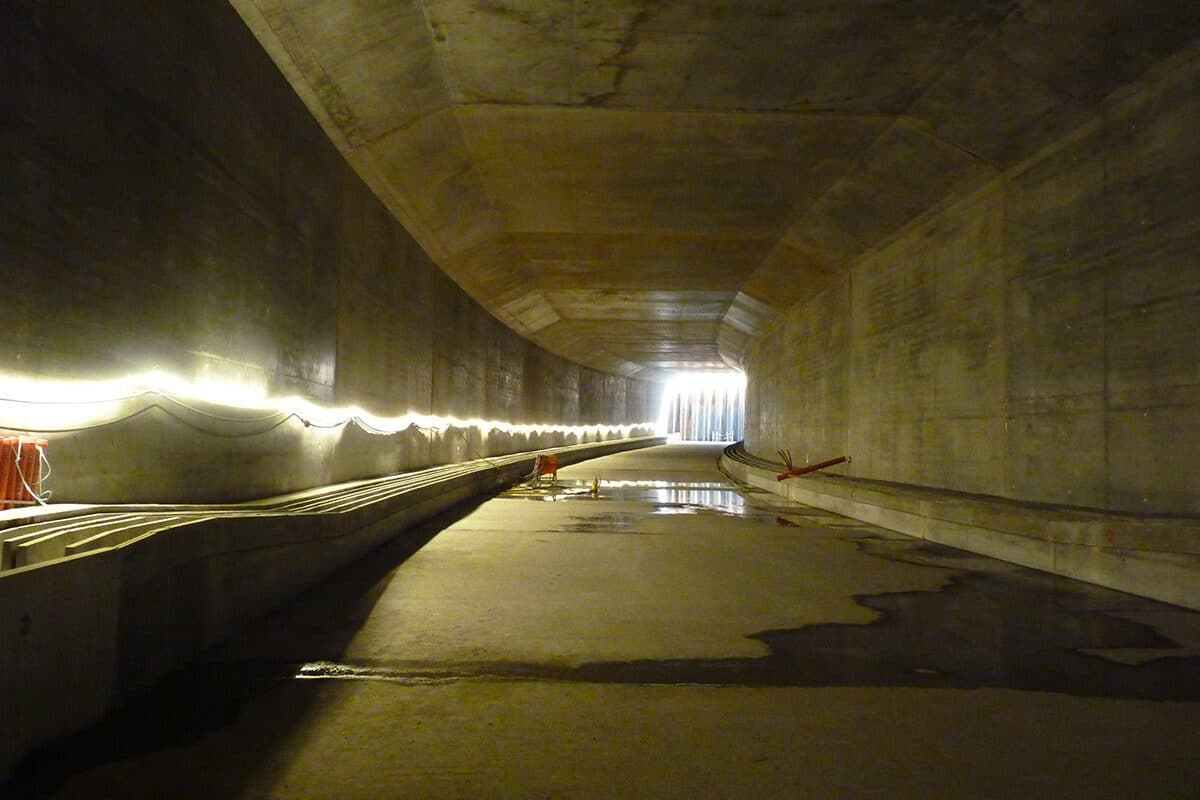 HRC-prosjekter - Vestfoldbanen-jernbanetunnel Drammen - blikk gjennom betongkulvert med rektangulært tverrsnitt