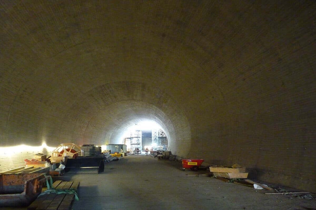 HRC prosjekter - Vestfoldbanen-jernbanetunnel Drammen - blikk gjennom betongkulvert med rundt tverrsnitt