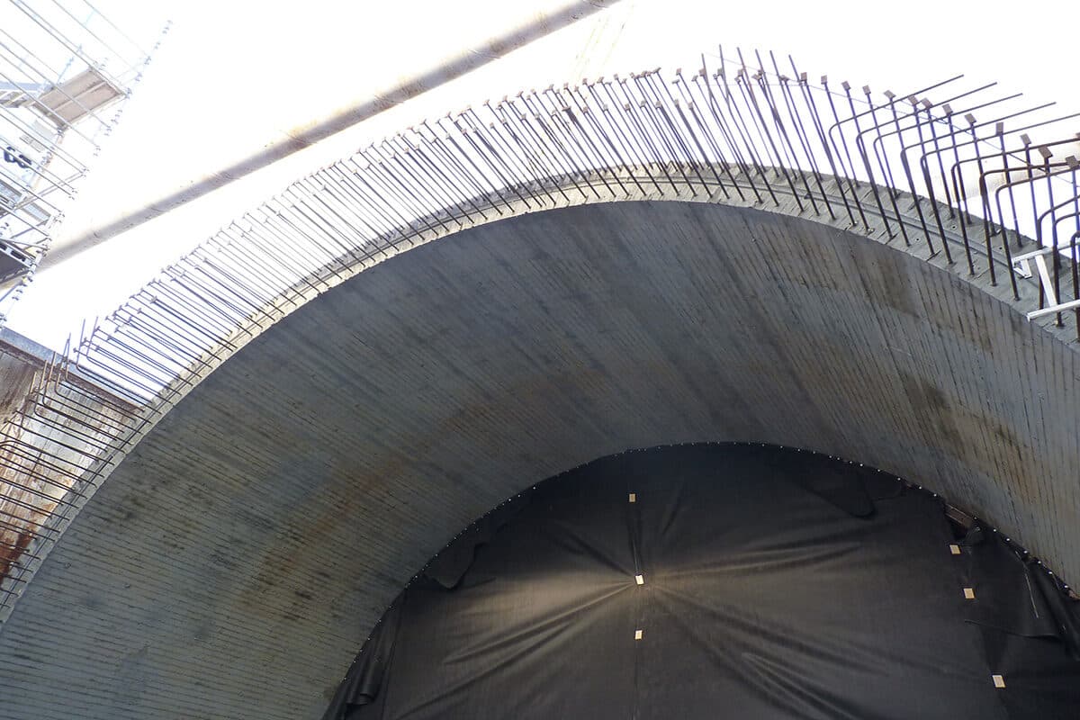 HRC prosjekter - Vestfoldbanen-jernbanetunnel Drammen - betongkulvert med rundt tverrsnitt og utstikkende T-hode stenger