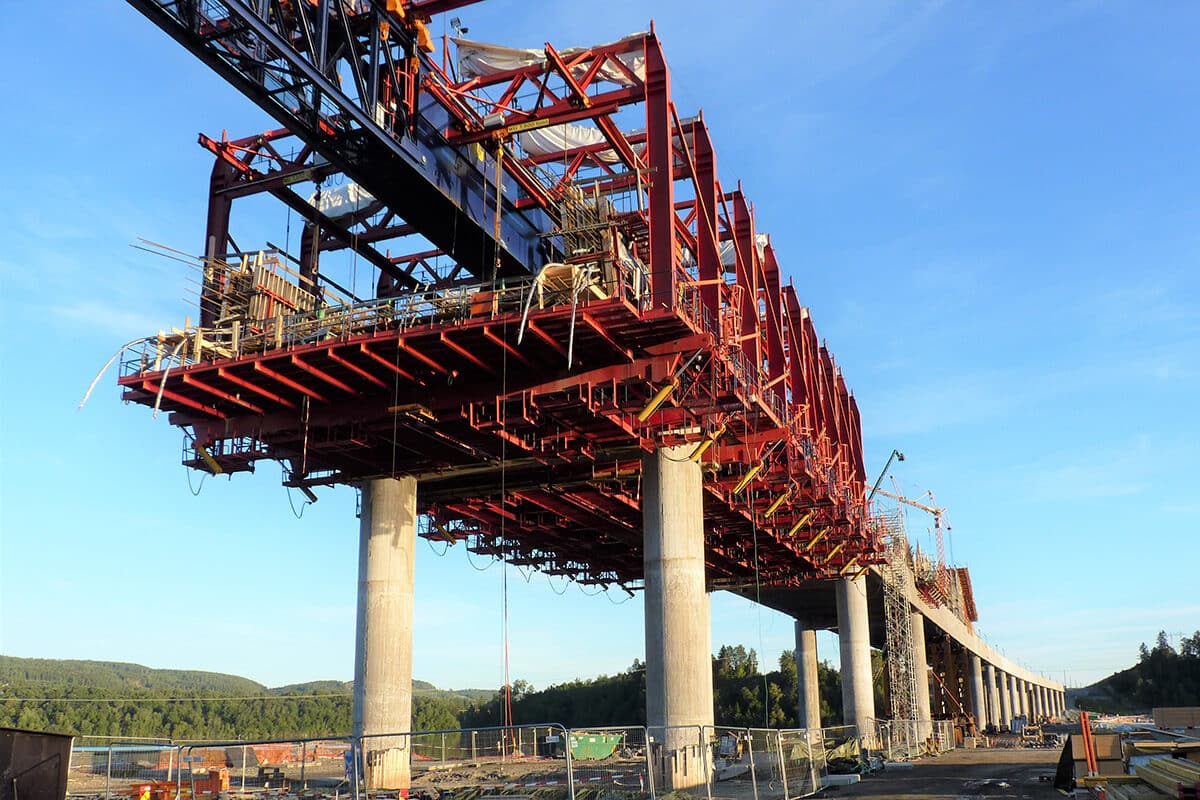 hrc-projekter-Minnevika jernbanebru under bygging- bilde av forskalingsvogn